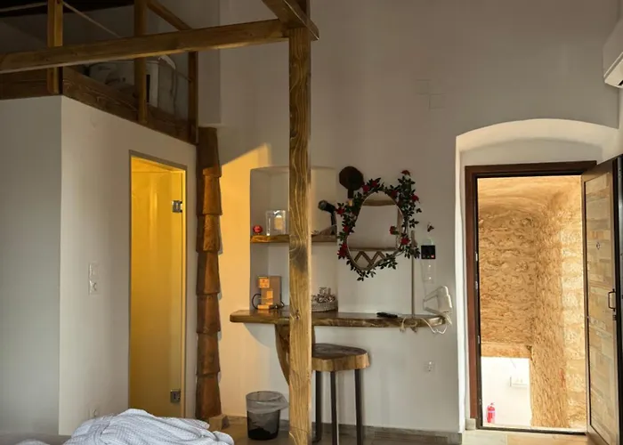 Πανσιόν Elia Luxury 4*